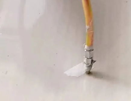 莱西瓷砖空鼓维修公司专业解答在瓷砖铺贴过程中，如果使用的砂料过粗（如全部使用了粗砂），可能会导致以下问题